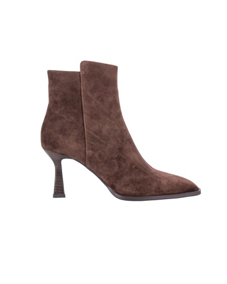 Shop LOLACRUZ  Stivale: Lola Cruz stivaletti "Solenne" in pelle.
Modello Solenne Boots 75 con punta affusolata.
Gambale basso.
Tacco a spillo 7,5 cm.
Composizione: 100% Pelle.
Fabbricato in Spagna.. 023T30-M